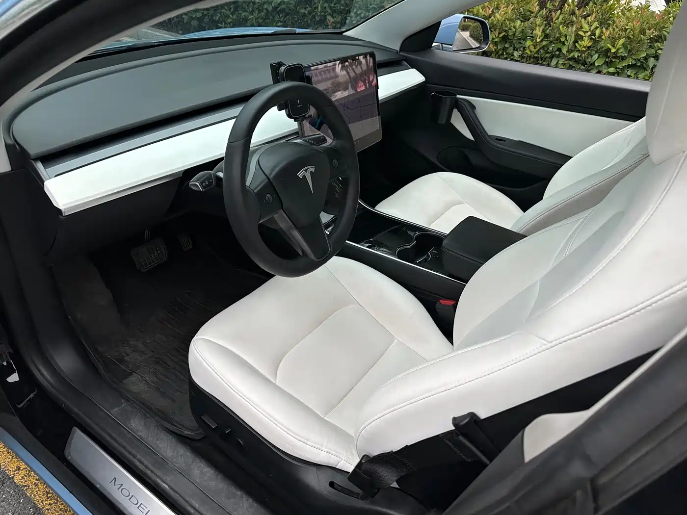 Photo 16 - Tesla Model 3