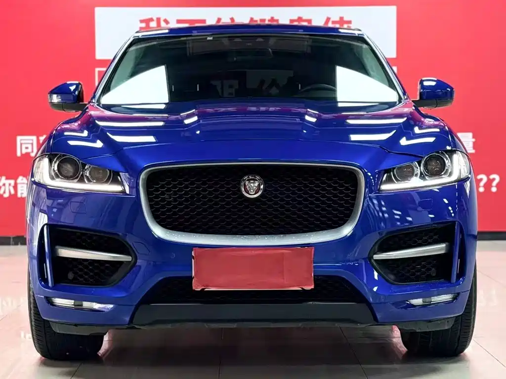 Фото 3 - Jaguar F-PACE