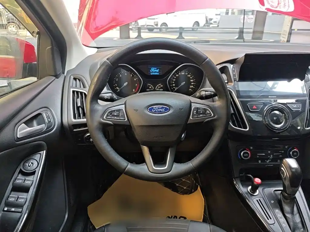 Фото 11 - Ford Focus