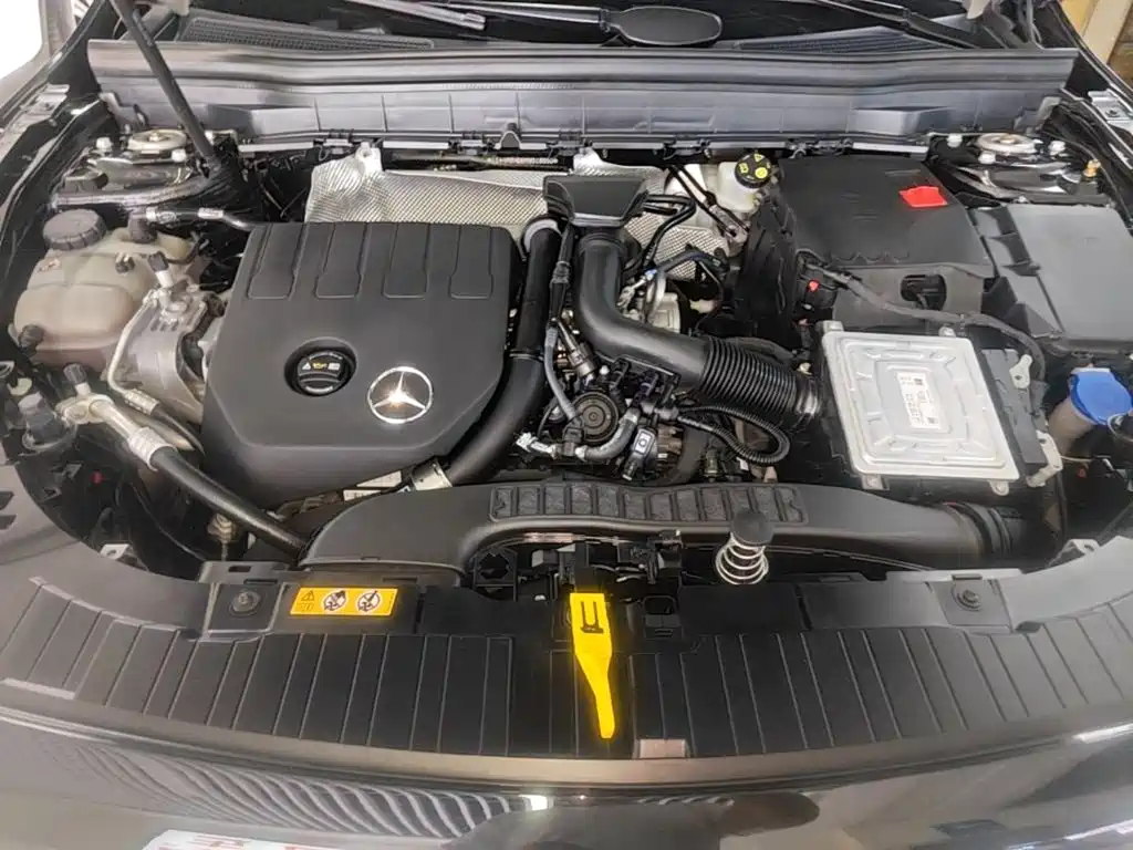 MERCEDES-BENZ GLB