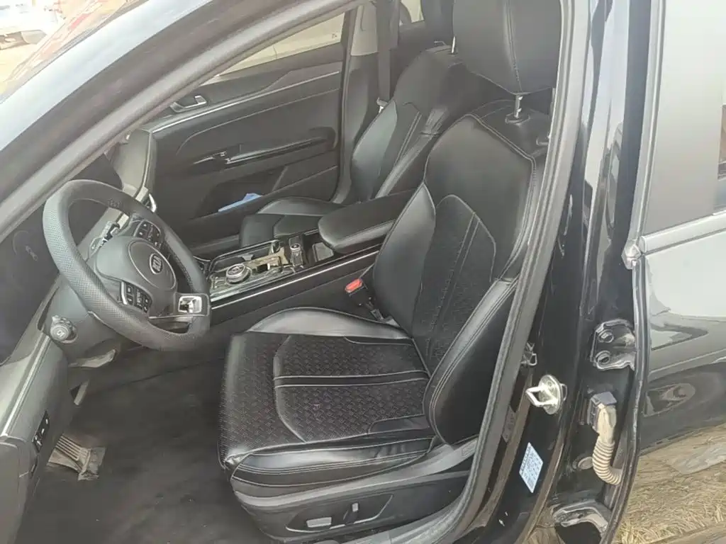 Photo 15 - Kia K5