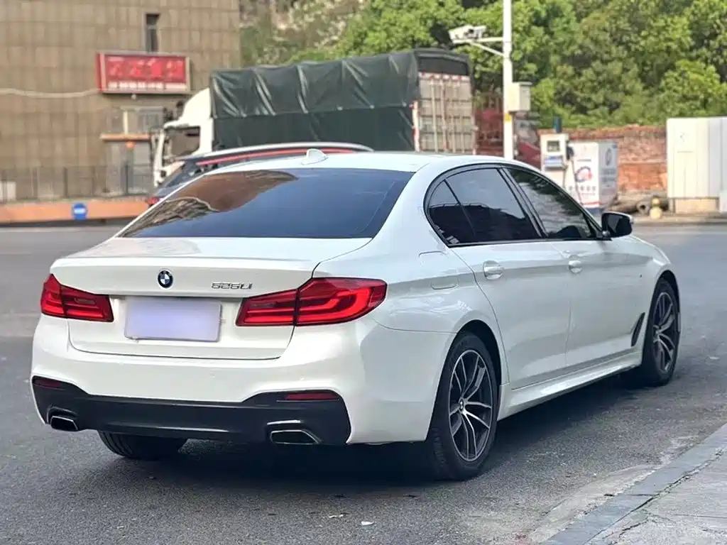 Фото 22 - BMW 5 Series