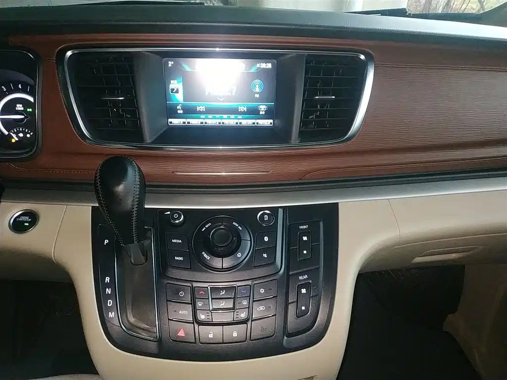 Buick GL8 2018 28T Premium Model China VI фото 10
