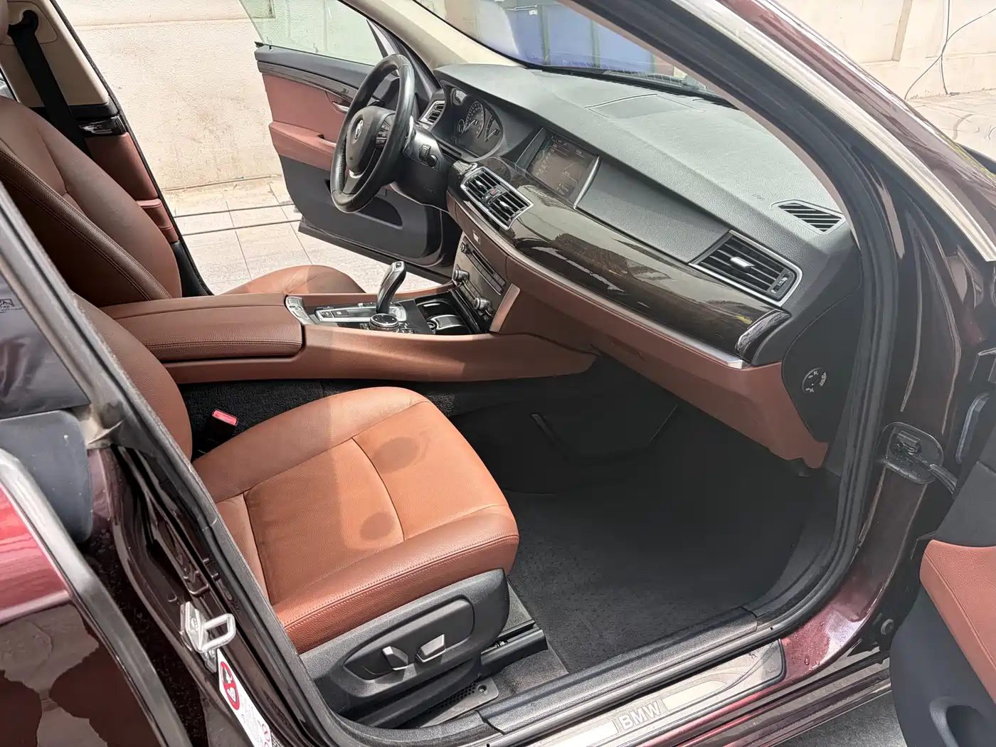 BMW 5 Series GT 2014 535i Leading фото 16