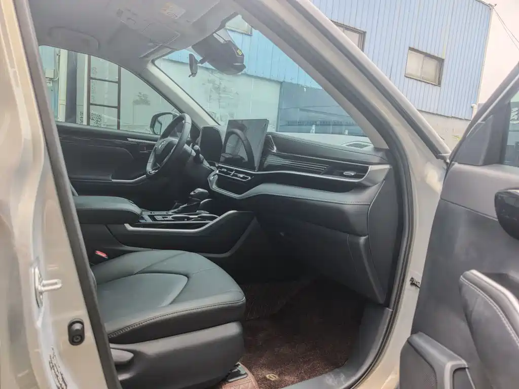 Photo 15 - Toyota Highlander