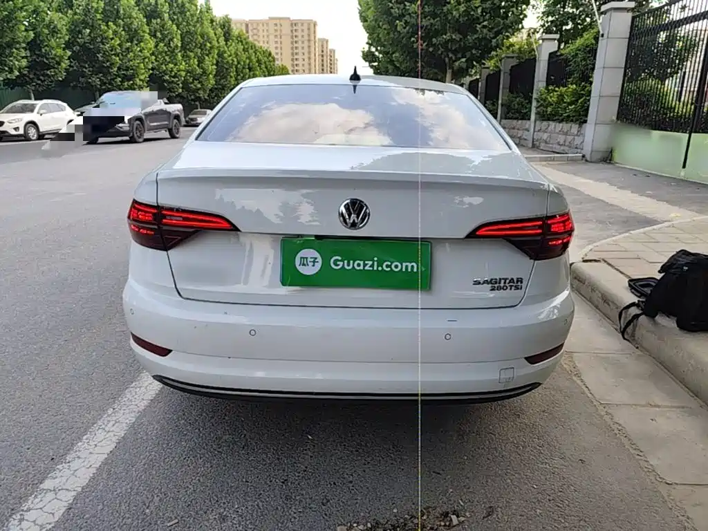 VOLKSWAGEN SAGITAR