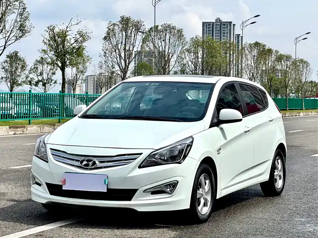  Hyundai Reina 2014 1.4L Manual GLX