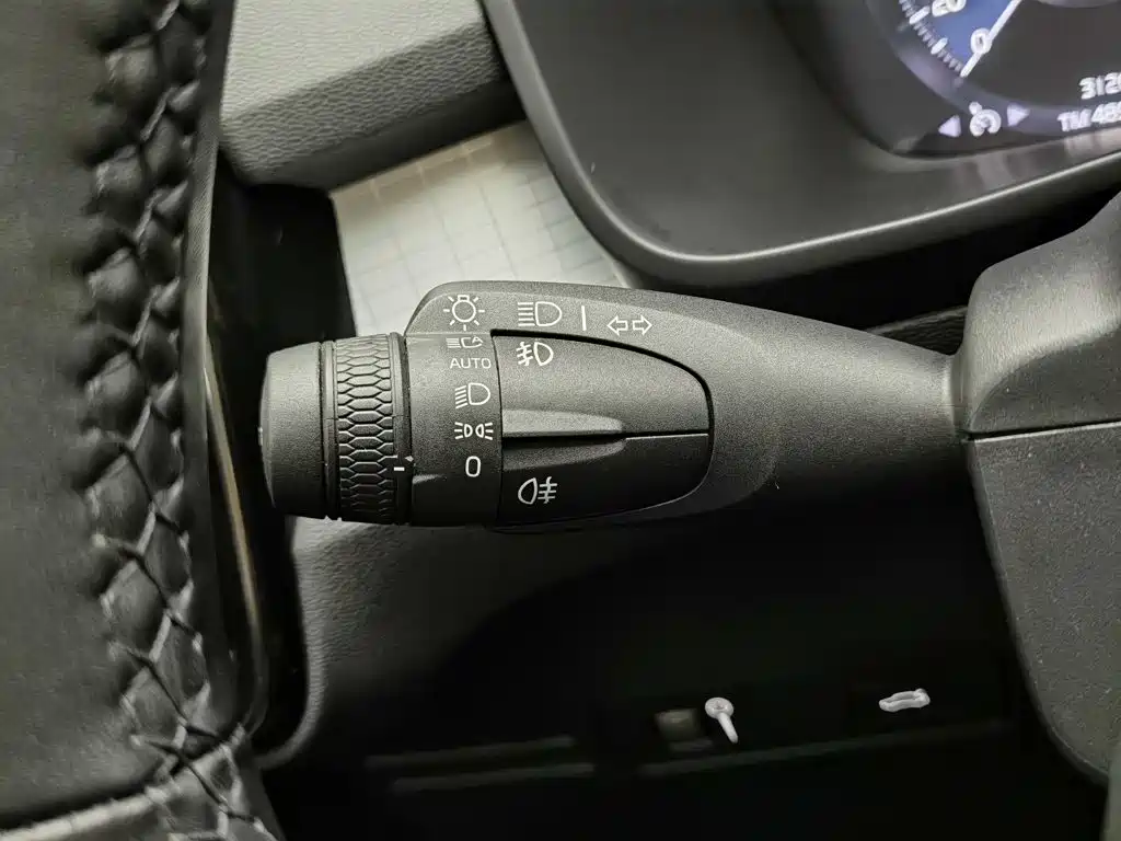 Volvo XC40 2021 2022 Model T4 AWD Smart Drive Fashion Edition