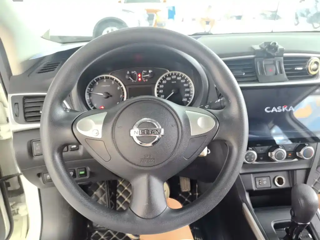 Nissan SYLPHY, миниатюра 11