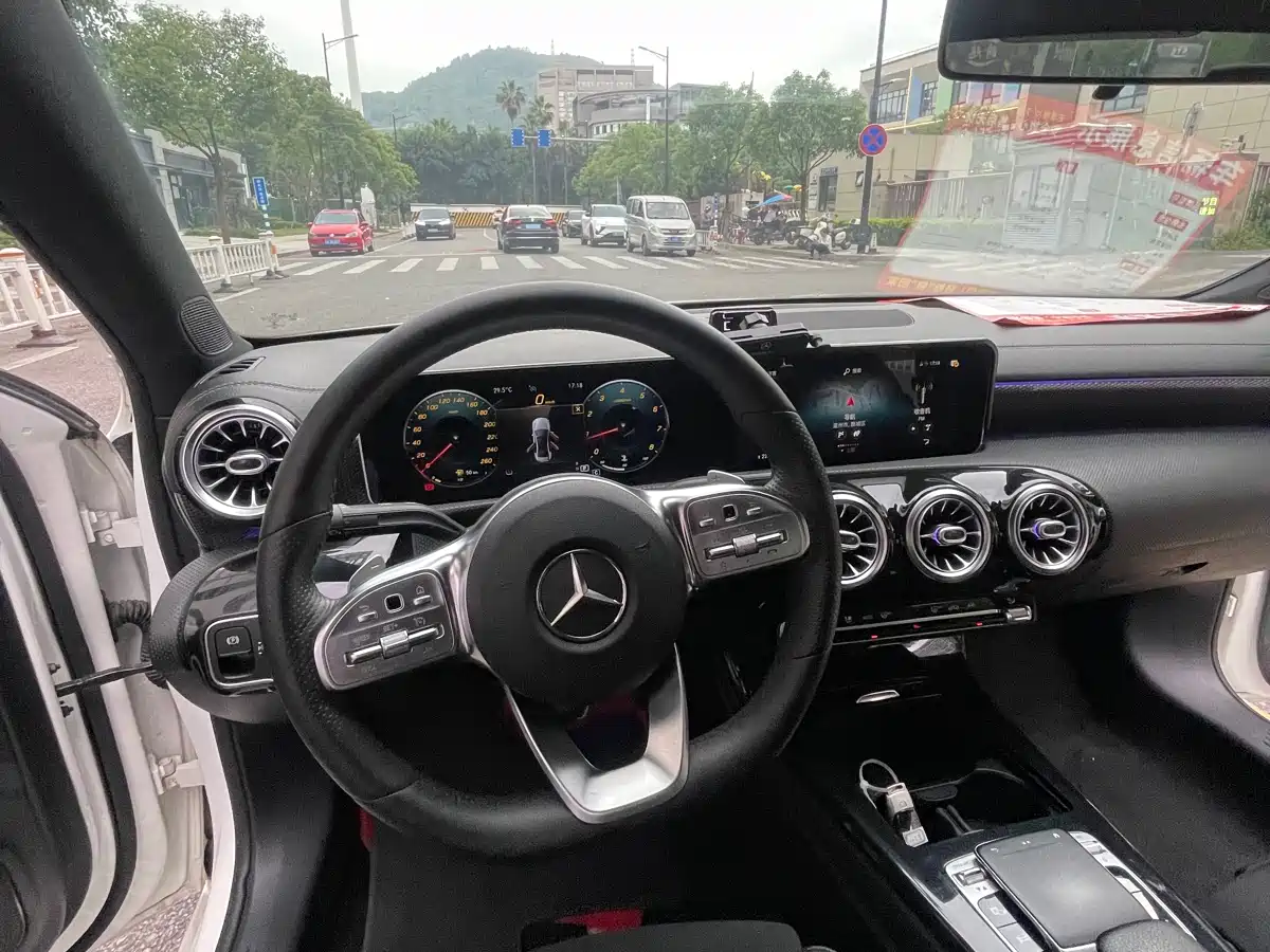 Mercedes-Benz A-Class 2020 Facelift A 200 L Sport Sedan Dynamic фото 10