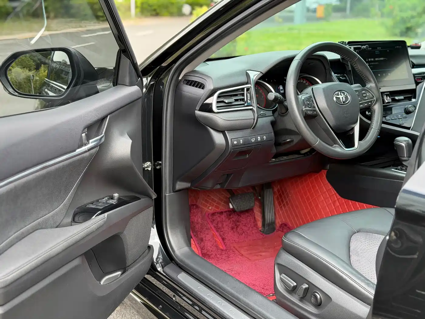Фото 8 - Toyota Camry