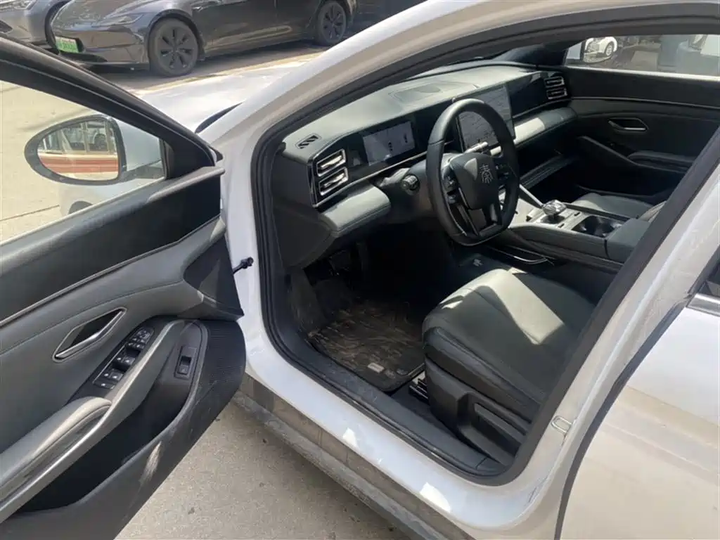 BYD Qin L 2025 DM-i Smart Drive Edition 80KM Leading фото 13