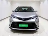 Photo 2 - Toyota Sienna