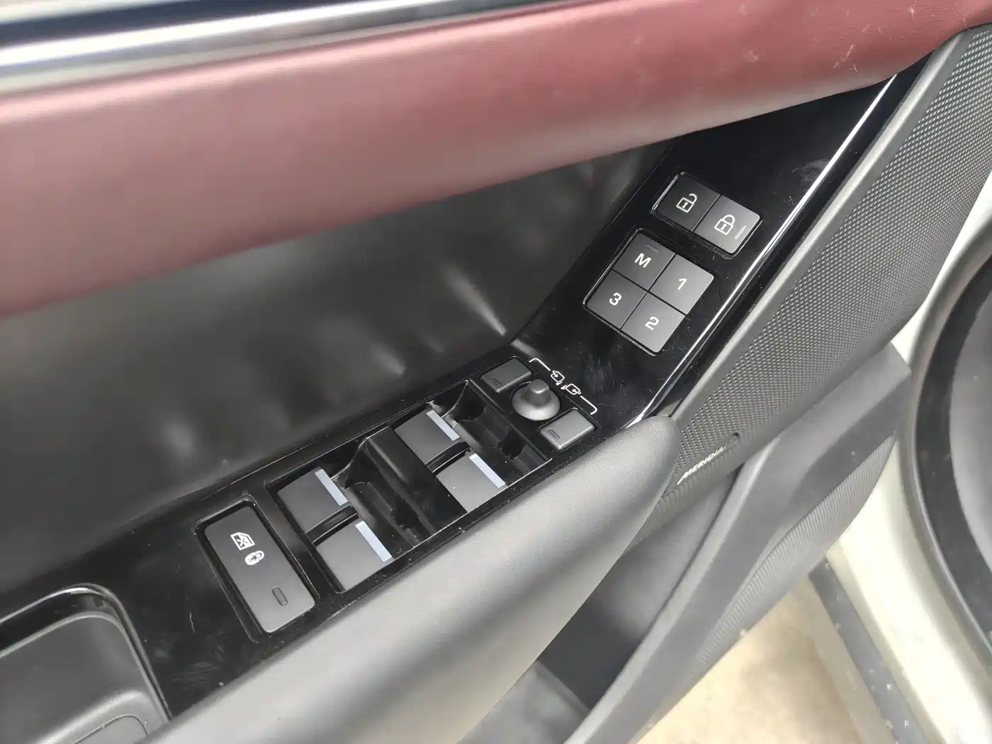 Land Rover Range Rover Velar 2024 Dynamic HSE фото 11