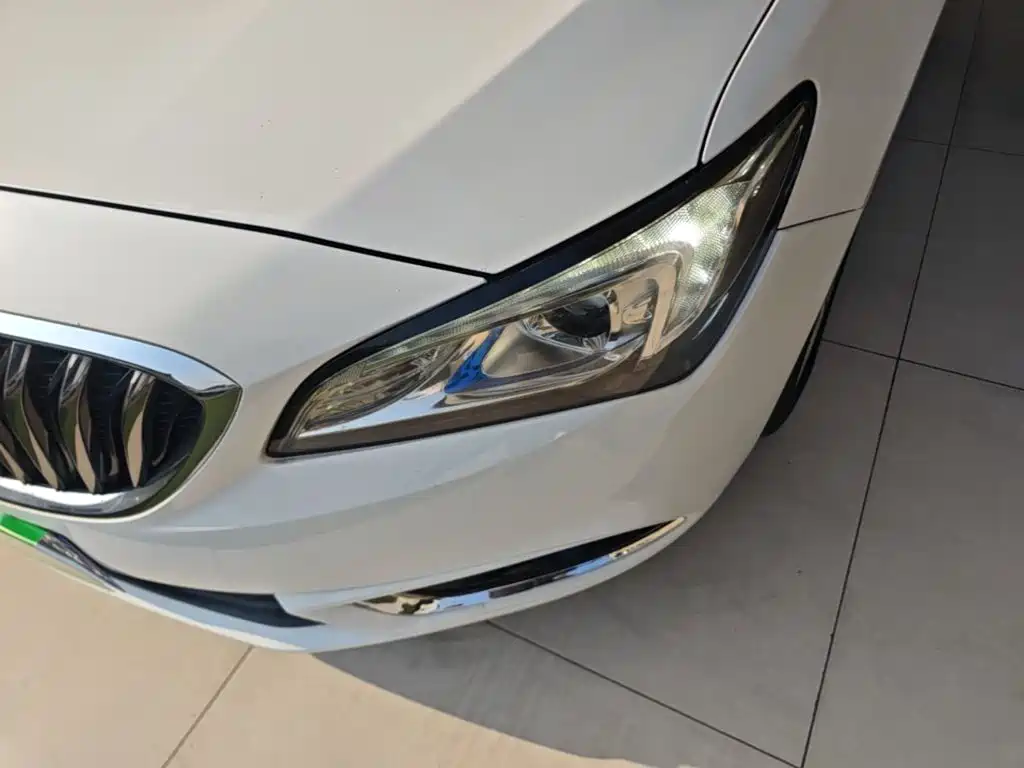 Photo 24 - Buick Verano