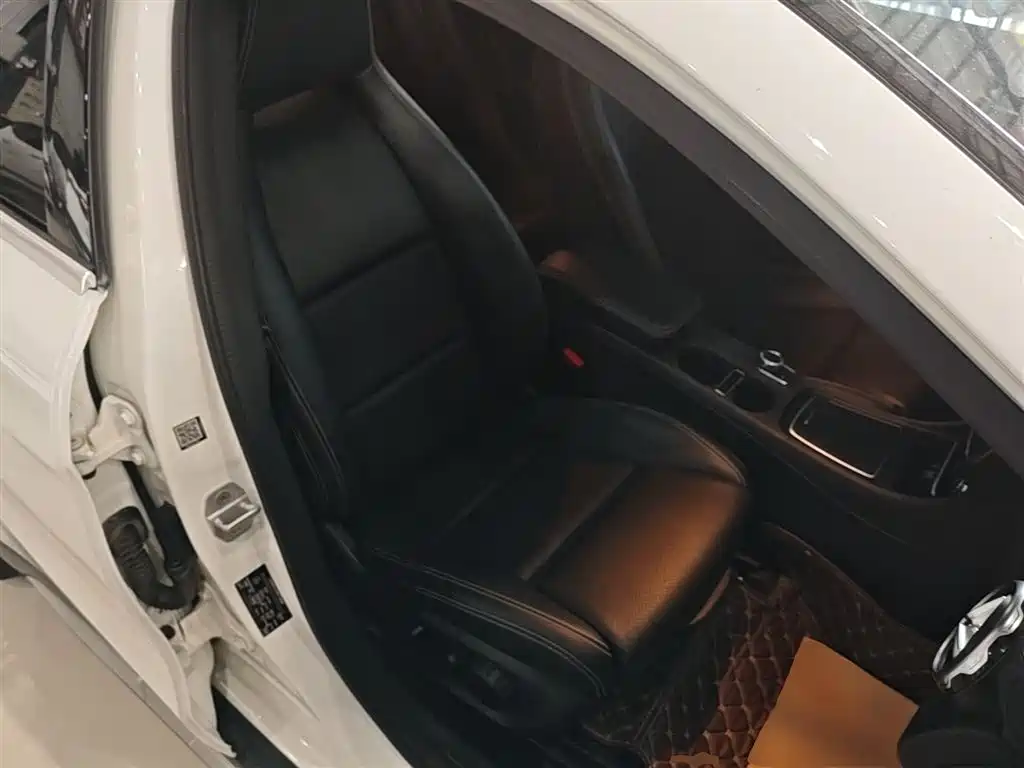 Mercedes-Benz GLA 2017 GLA 200 Fashion фото 25