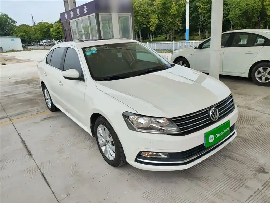 Volkswagen Lavida 2015 1.6L Automatic Comfort Edition фото 4