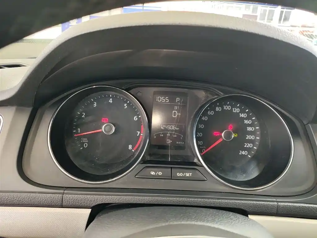 Volkswagen Lavida 2015 1.6L Automatic Comfort Edition фото 12
