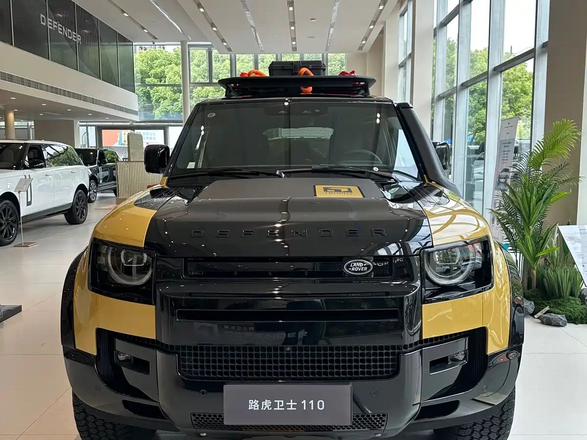 Land Rover Defender 2026 110 3.0T P400 TROPHY Edition фото 2