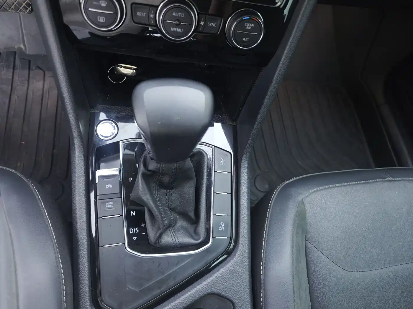 Volkswagen Tiguan L 2021 330TSI Automatic 2WD Smart фото 14