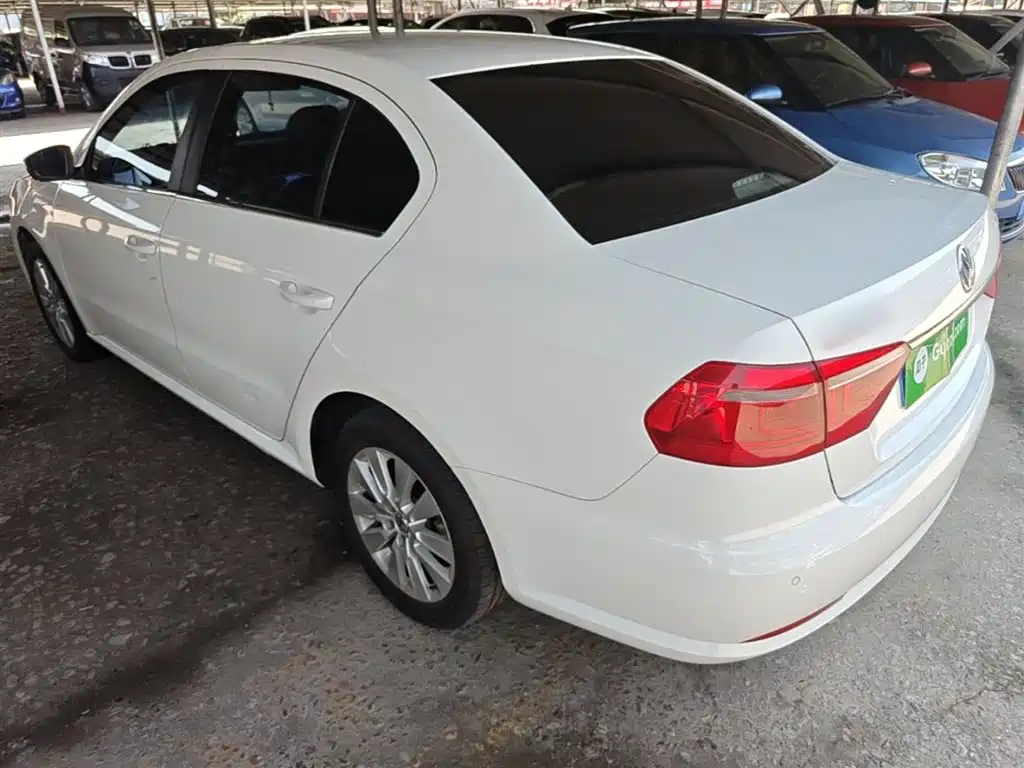 Volkswagen Lavida 2013 Facelift Classic 1.6L Automatic Comfort фото 5