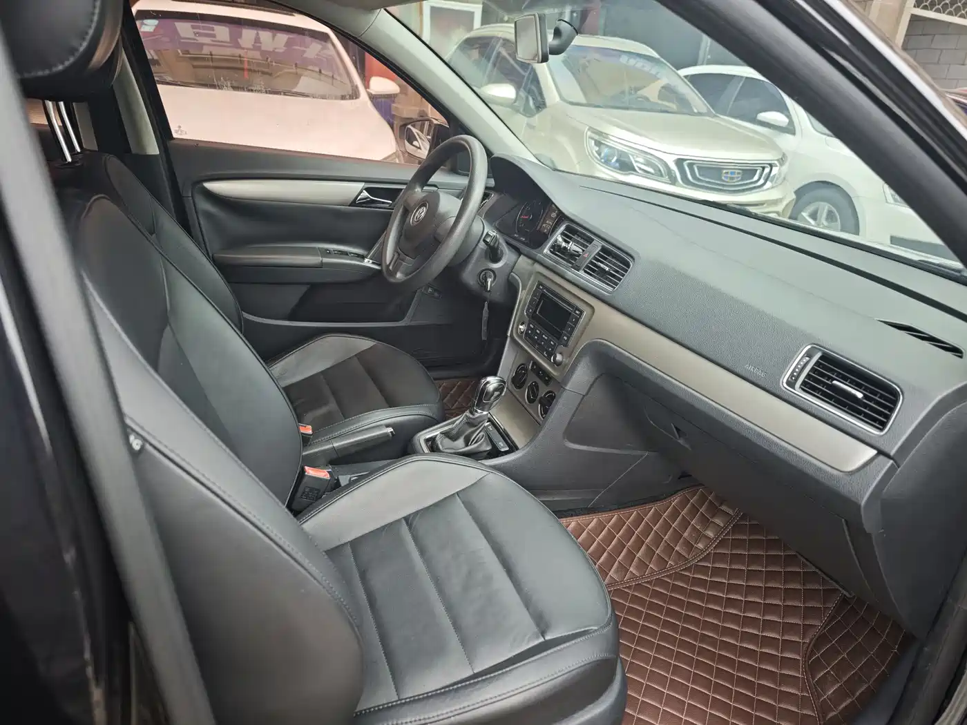 Volkswagen Lavida 2013 Facelift Classic 1.6L Automatic Comfort фото 11