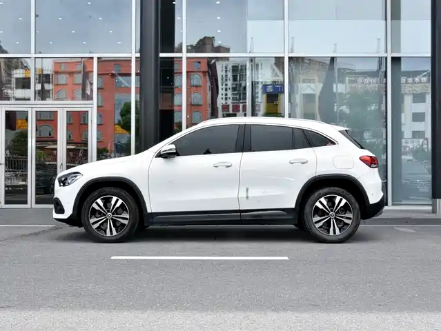 Mercedes-Benz GLA 2023 GLA 220 — фото 3