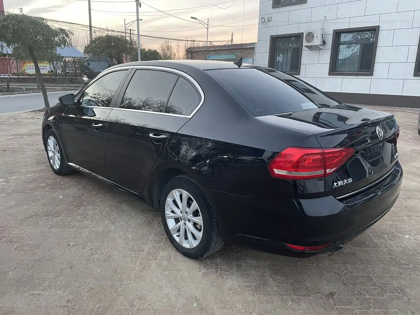 Volkswagen Lavida 2015 1.6L Automatic Comfort Edition фото 4
