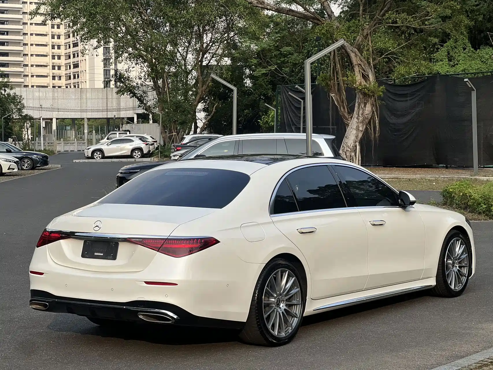 Photo 7 - Mercedes-Benz S-Class