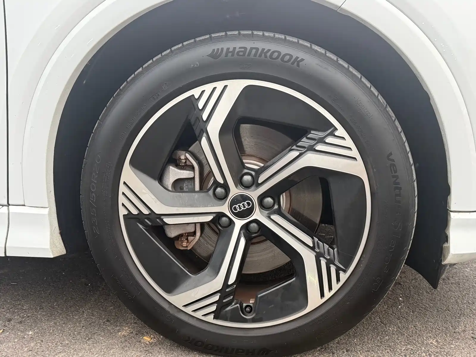 Photo 12 - Audi Q4 e-tron