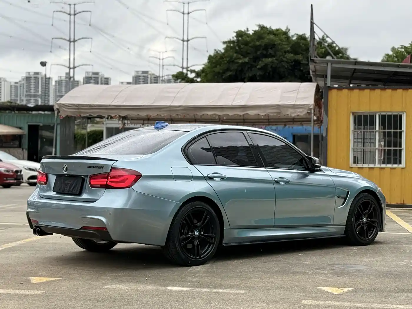 BMW 3 Series 2019 320i M Sport Black Night Edition фото 12
