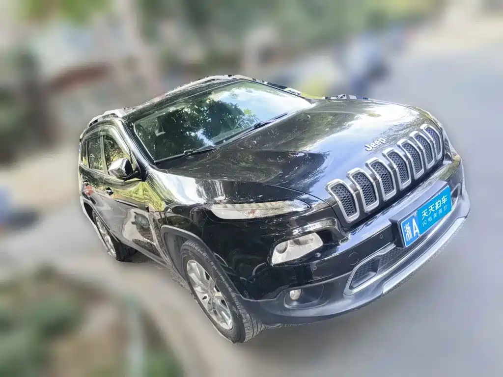 Photo 3 - Jeep Cherokee