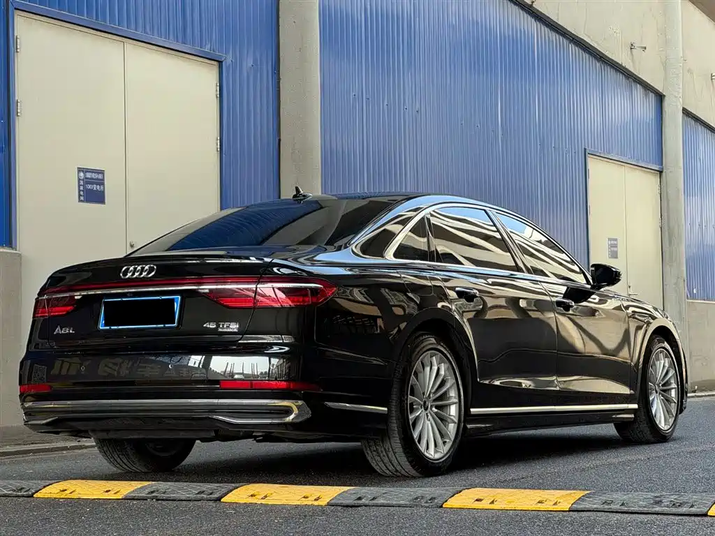 Audi A8 2025 A8L 45 TFSI quattro Luxury фото 5