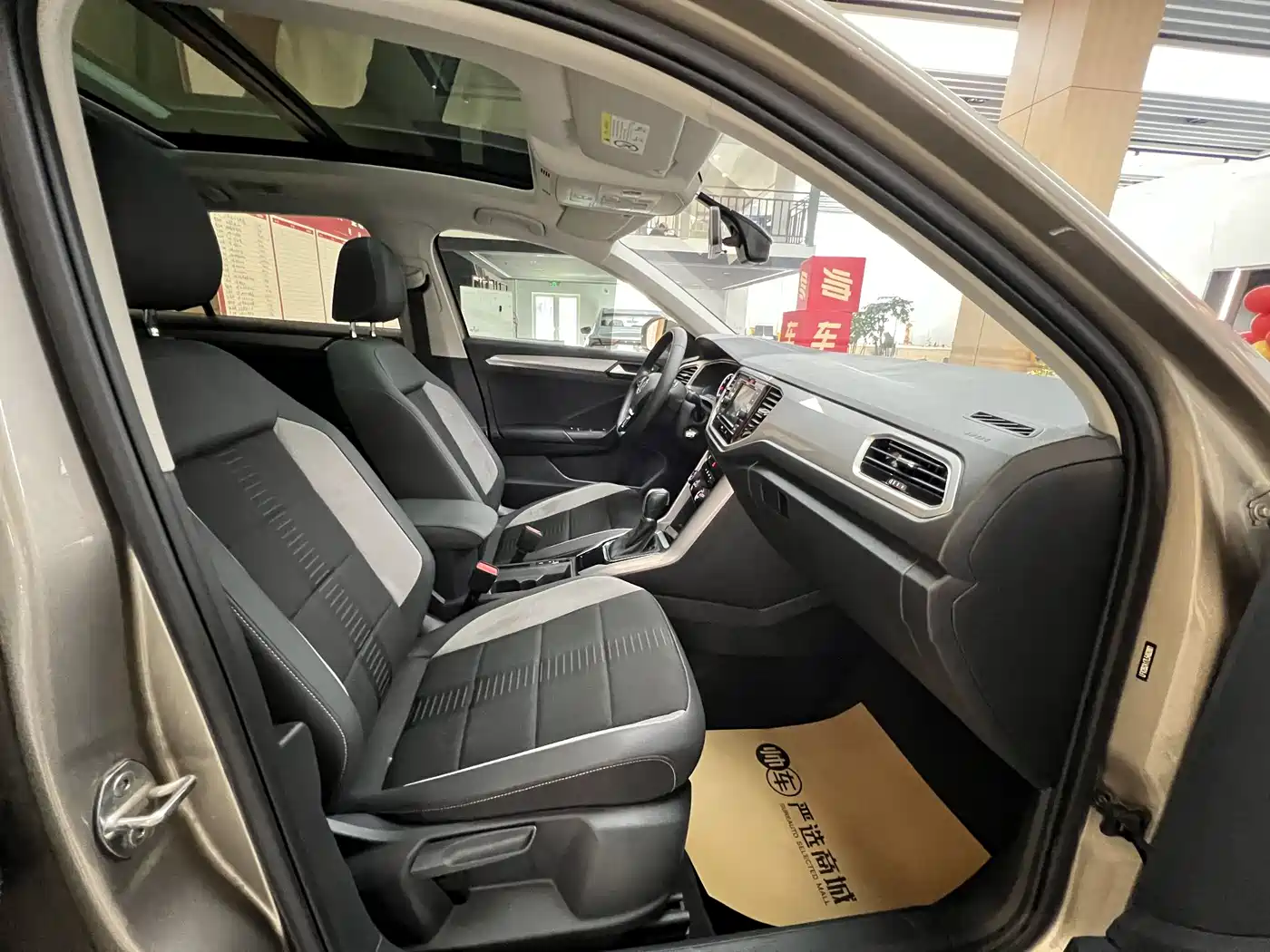 Volkswagen T-ROC 2020 230TSI DSG 2WD Progressive фото 7