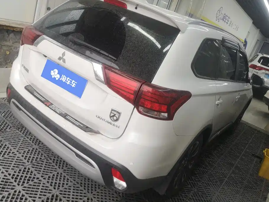 Фото 3 - Mitsubishi Outlander