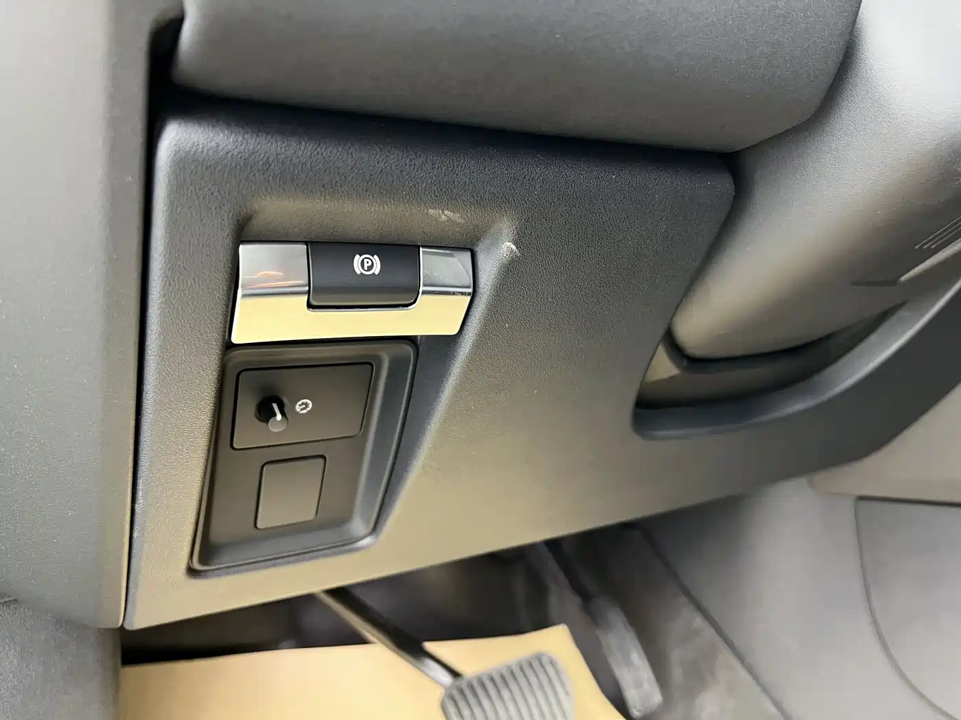 Land Rover Defender 2023 110 3.0T P400 75th Anniversary Legend Edition фото 9