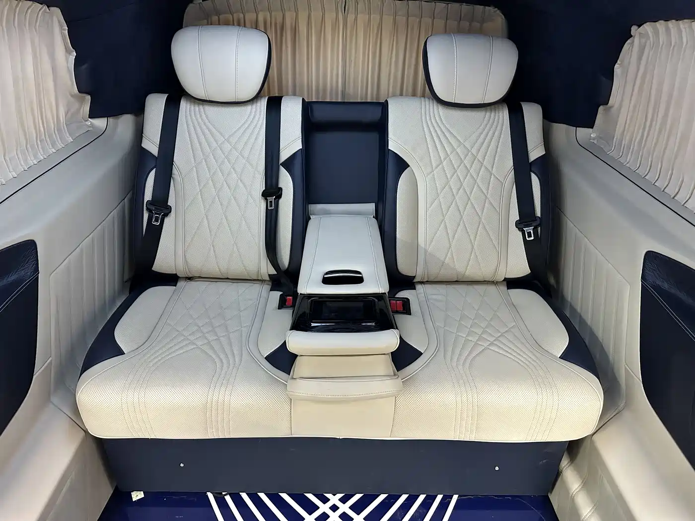 Mercedes-Benz Vito 2023 2.0T Business 7-Seater фото 14