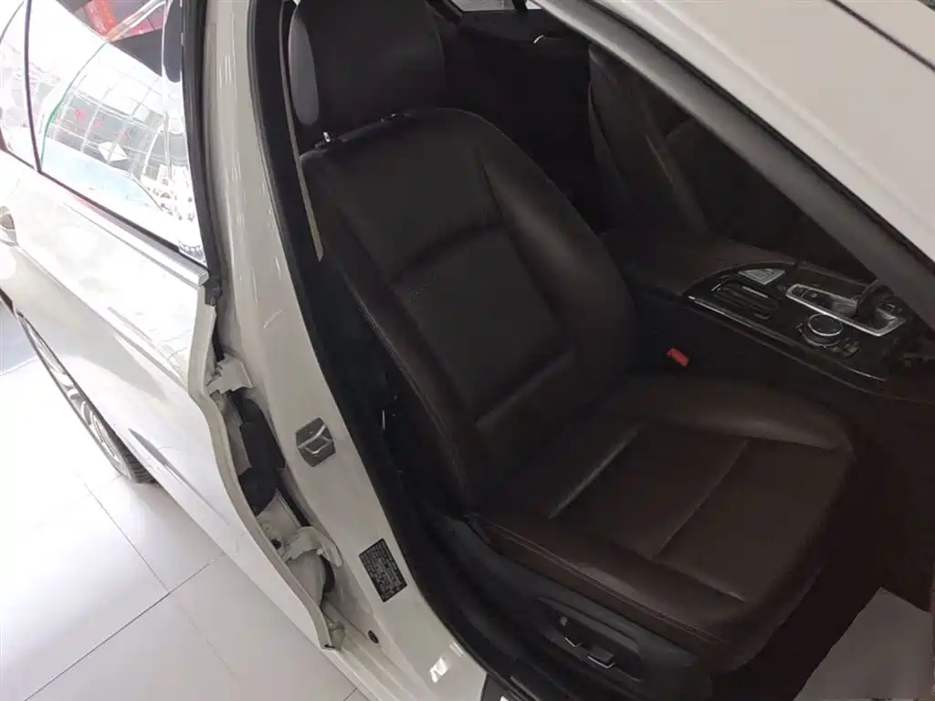 BMW 5 Series 2014 525Li Luxury Design Package фото 25
