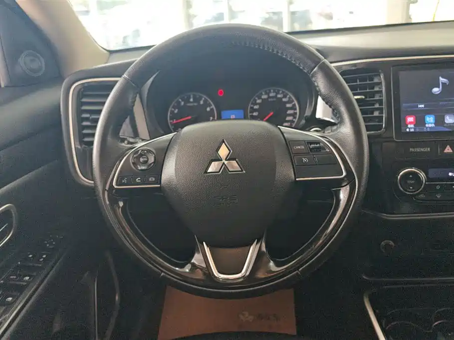 Mitsubishi Outlander 2018 2.0L 2WD Jiale Edition 7-seater фото 15