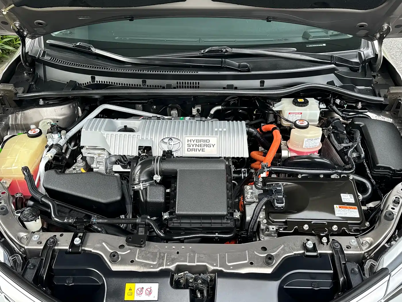 Toyota Corolla 2017 Facelift Hybrid 1.8L E-CVT Leading Edition фото 12