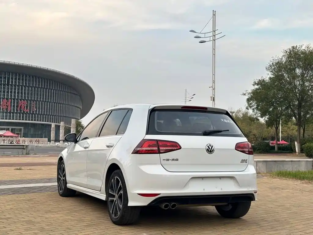 Photo 6 - Volkswagen Golf