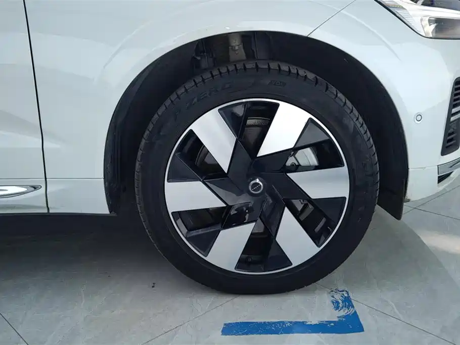 VOLVO XC60 PLUG IN HYBRID