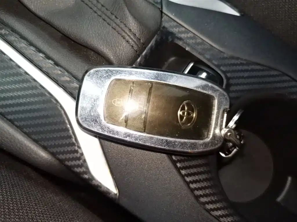 Toyota Frontlander 2023 2.0L CVT Leading Edition фото 9