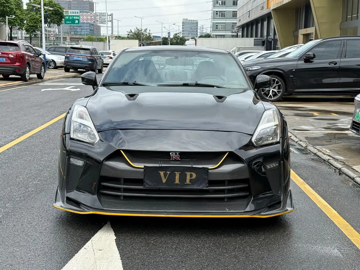 Nissan GT-R фото 2