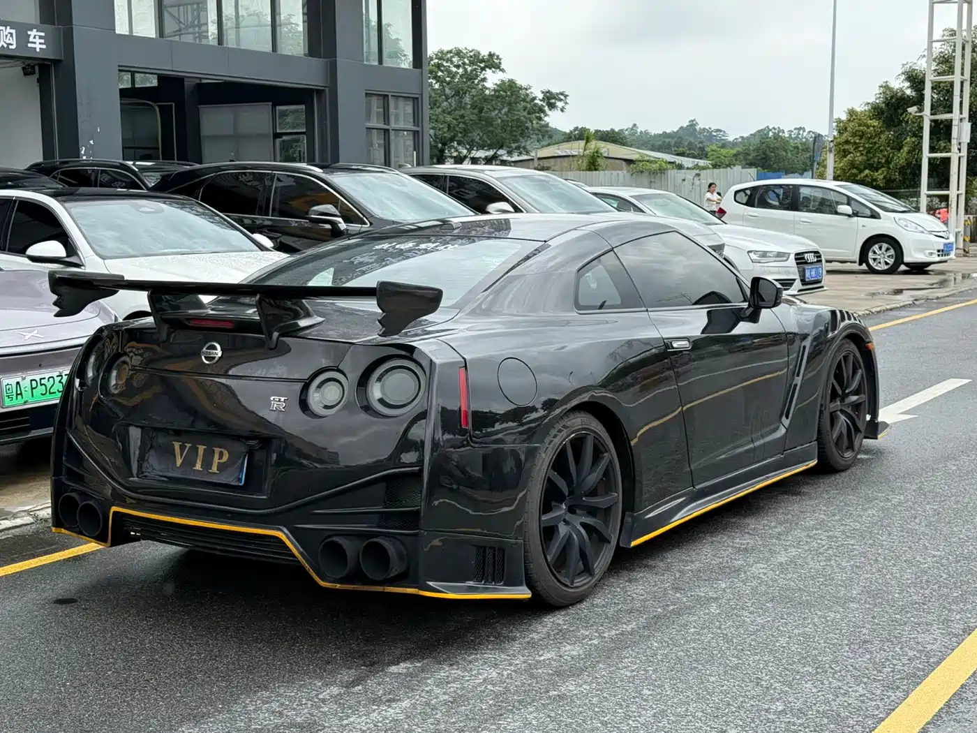 Nissan GT-R фото 7
