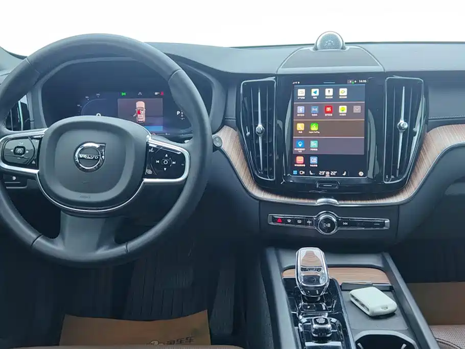 VOLVO XC60 PLUG IN HYBRID