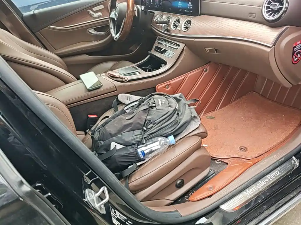 Фото 25 - Mercedes-Benz E-Class