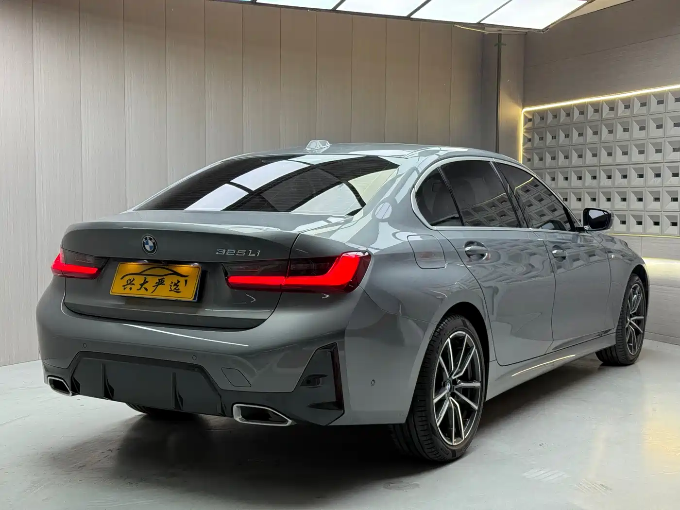 BMW 3 Series 2023 325Li M Sport Package фото 9