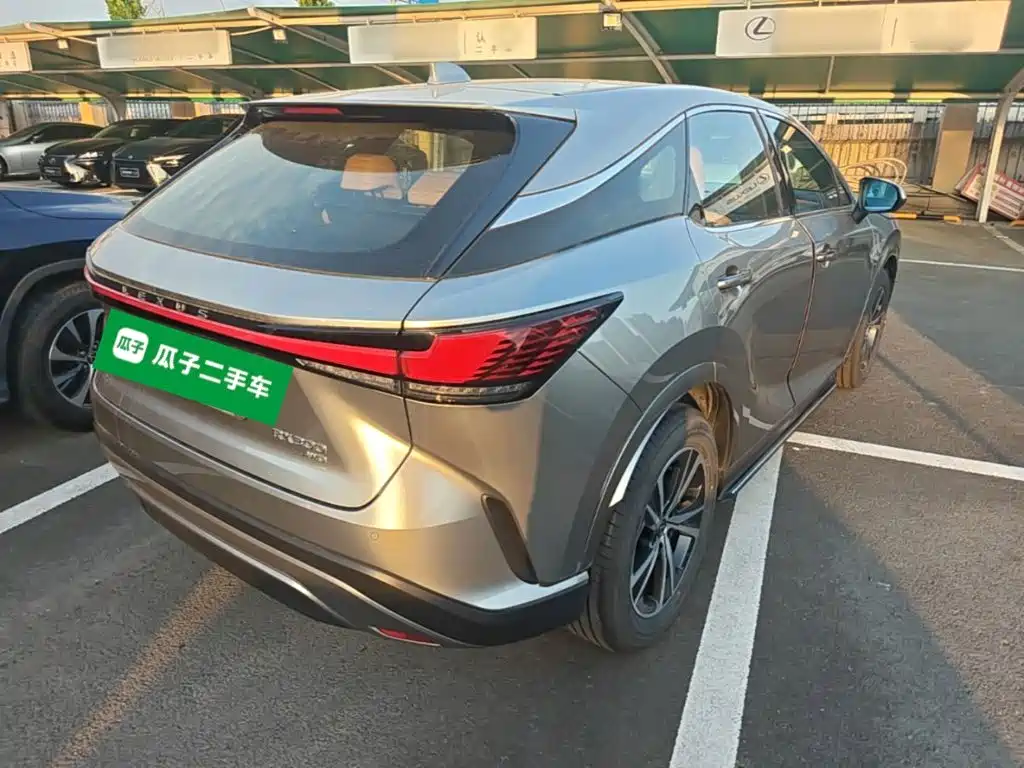 Photo 7 - Lexus RX