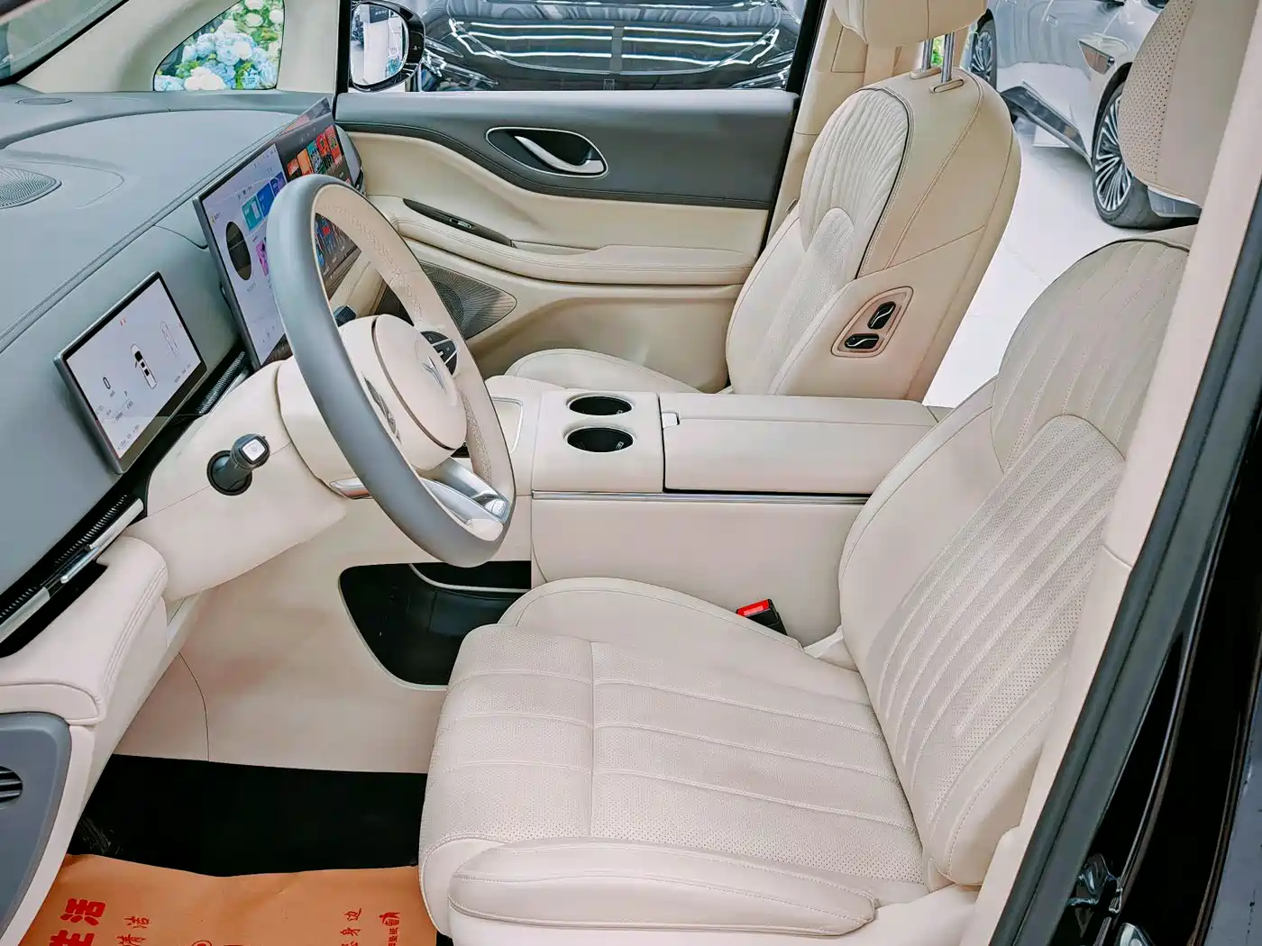 Voyah Auto Voyah Dreamer 2025 PHEV AWD Flagship Kunpeng Edition фото 6